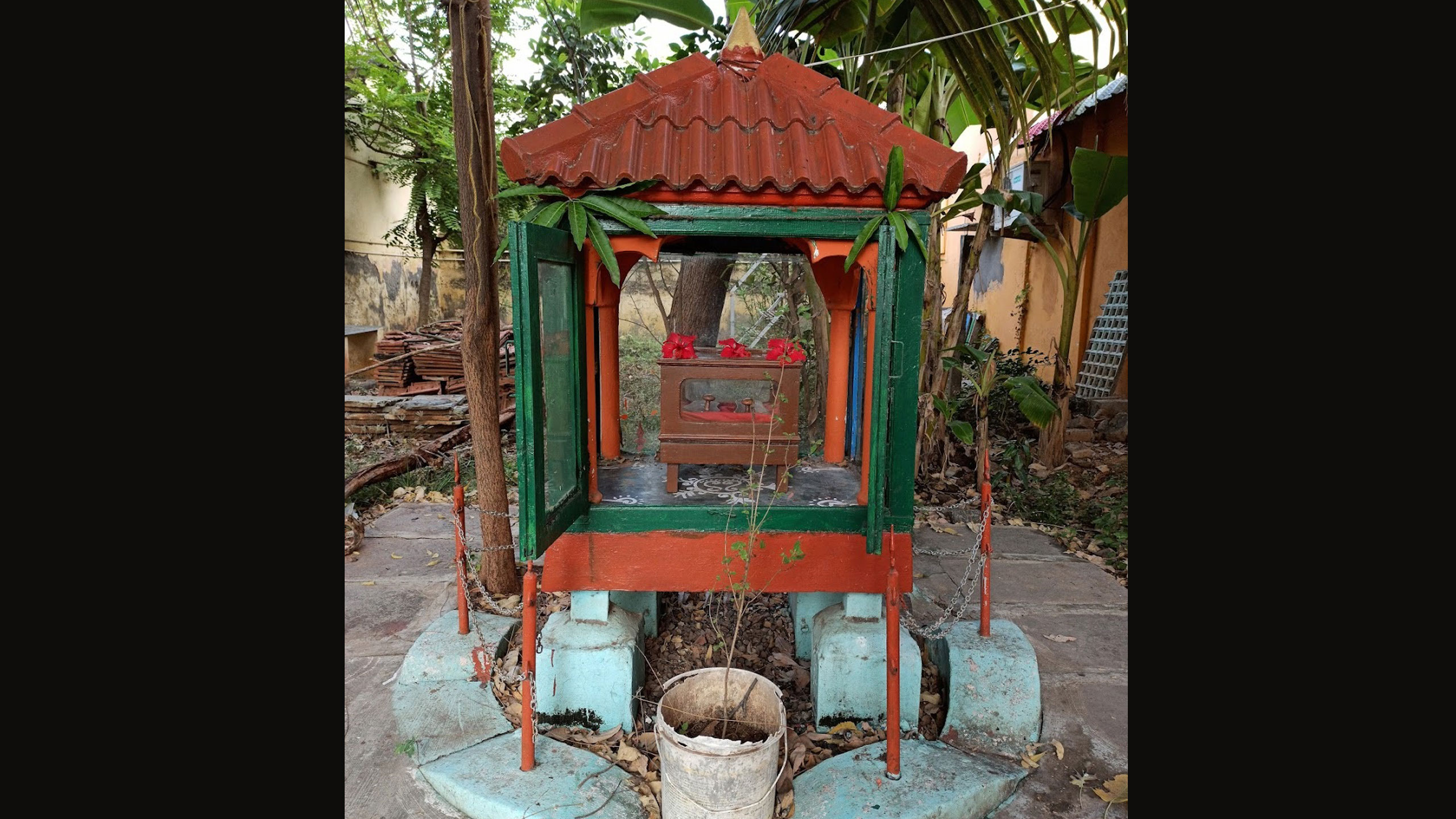 Paduka Mandir - outside Dhyana Kuteeram